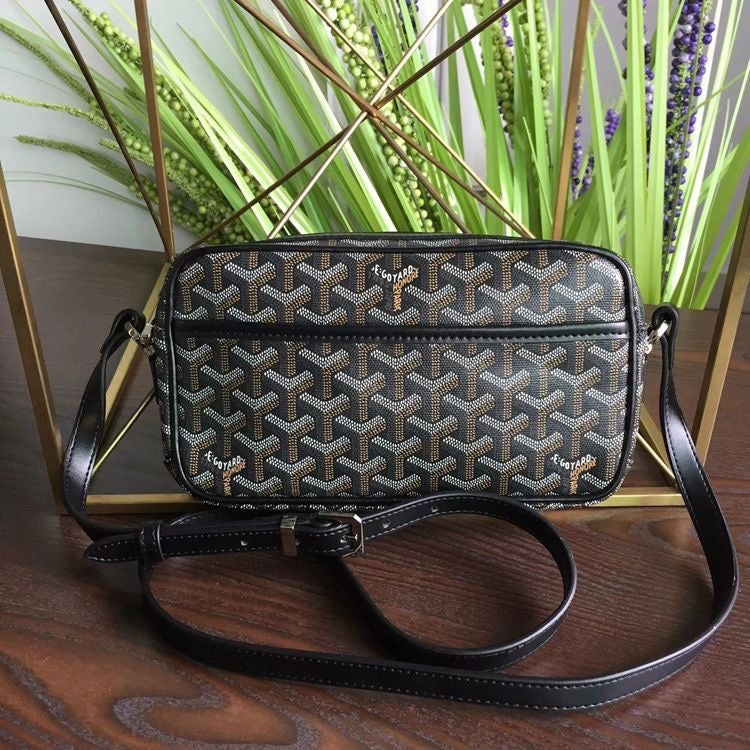 A Top Pick for Discerning Tastes: An Elevated Crossbody Bag