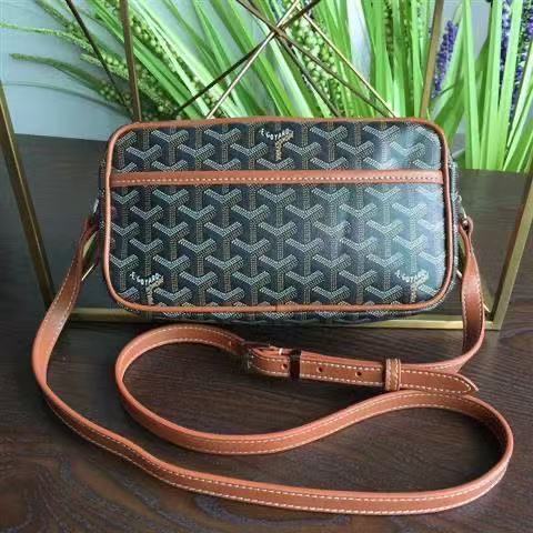 A Top Pick for Discerning Tastes: An Elevated Crossbody Bag