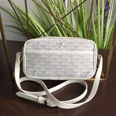 A Top Pick for Discerning Tastes: An Elevated Crossbody Bag